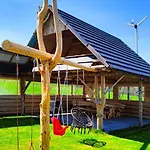 Adamowka 住宿加早餐酒店 Skrzypne