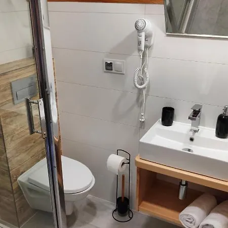 Adamówka Nocleg ze śniadaniem 3*